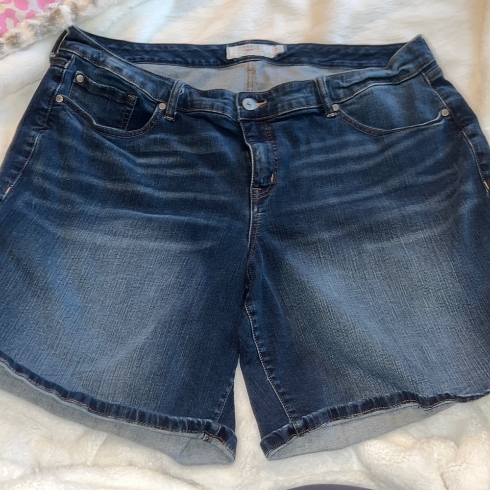 SKINNY BERMUDA SHORT STRETCH MEDIUM WASH